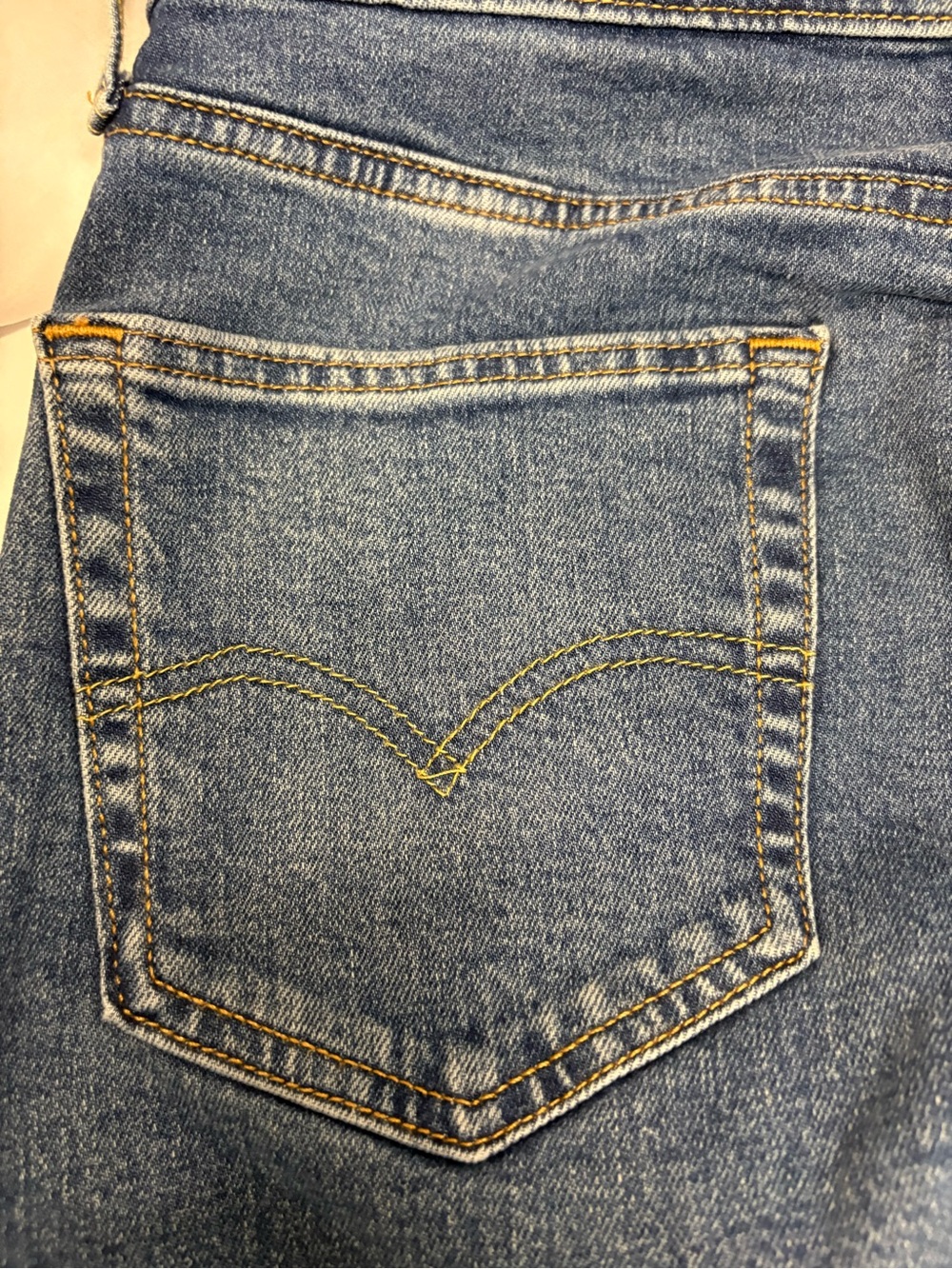 Levi's Men’s 505 Blue Denim Jeans with Tan Leather Patch and Red Tab - Picture 9 of 12